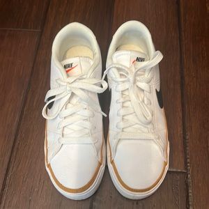 Nike Legacy Court